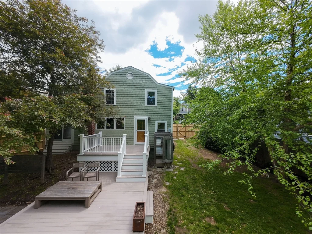 3 bed, 1 bath apartment for rent at 17 S Pond St, Newbury — photo 2 of 10