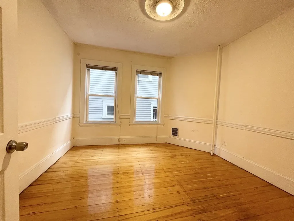4 bed, 1 bath apartment for rent at 17 Sachem St Unit 2, Mission Hill — photo 8 of 11