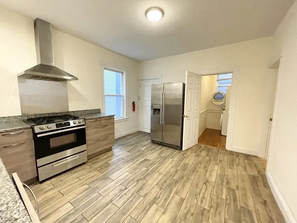 4 bed, 1 bath apartment for rent at 17 Sachem St Unit 2, Mission Hill