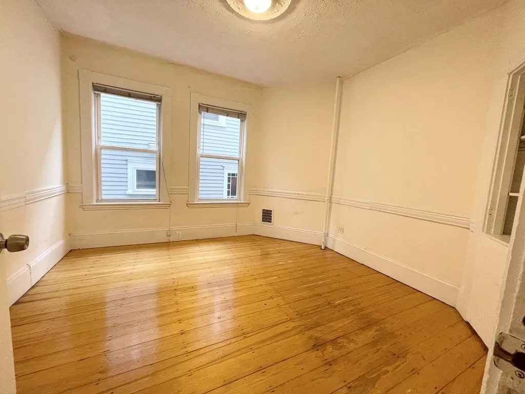 4 bed, 1 bath apartment for rent at 17 Sachem St Unit 2, Mission Hill — photo 7 of 11
