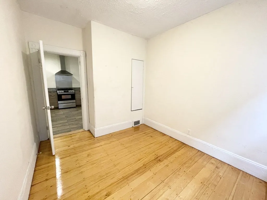 4 bed, 1 bath apartment for rent at 17 Sachem St Unit 2, Mission Hill — photo 6 of 11