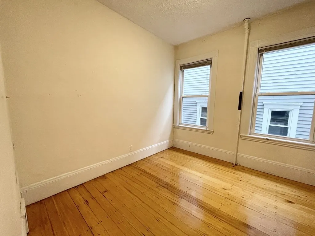 4 bed, 1 bath apartment for rent at 17 Sachem St Unit 2, Mission Hill — photo 5 of 11