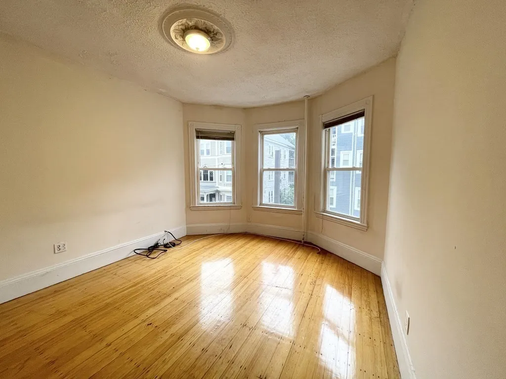 4 bed, 1 bath apartment for rent at 17 Sachem St Unit 2, Mission Hill — photo 4 of 11