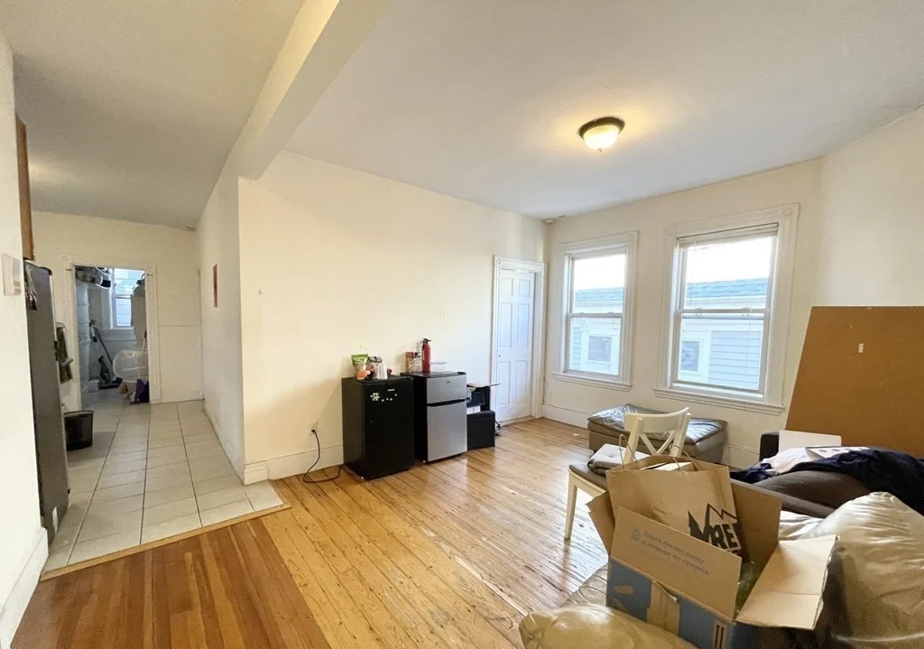 4 bed, 1 bath apartment for rent at 17 Sachem St Unit 3, Mission Hill — photo 5 of 9