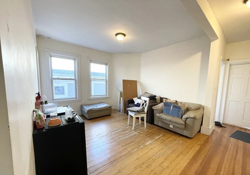 4 bed, 1 bath apartment for rent at 17 Sachem St Unit 3, Mission Hill — photo 4 of 9