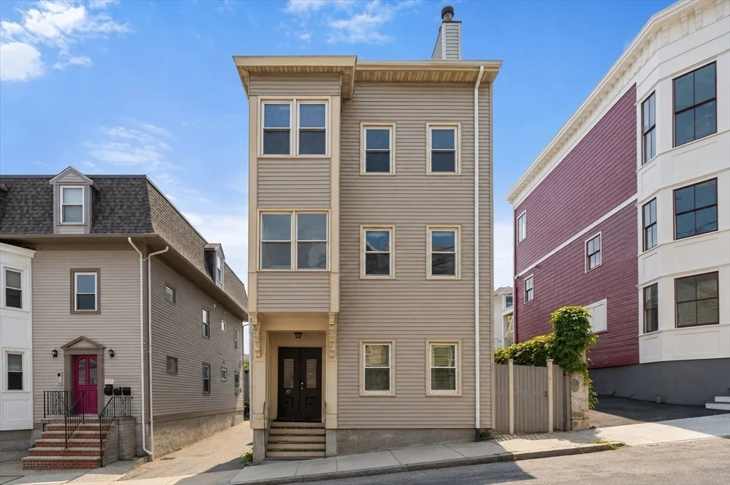 2 bed, 1 bath apartment for rent at 17 Sackville St Unit 3, Charlestown — photo 3 of 33