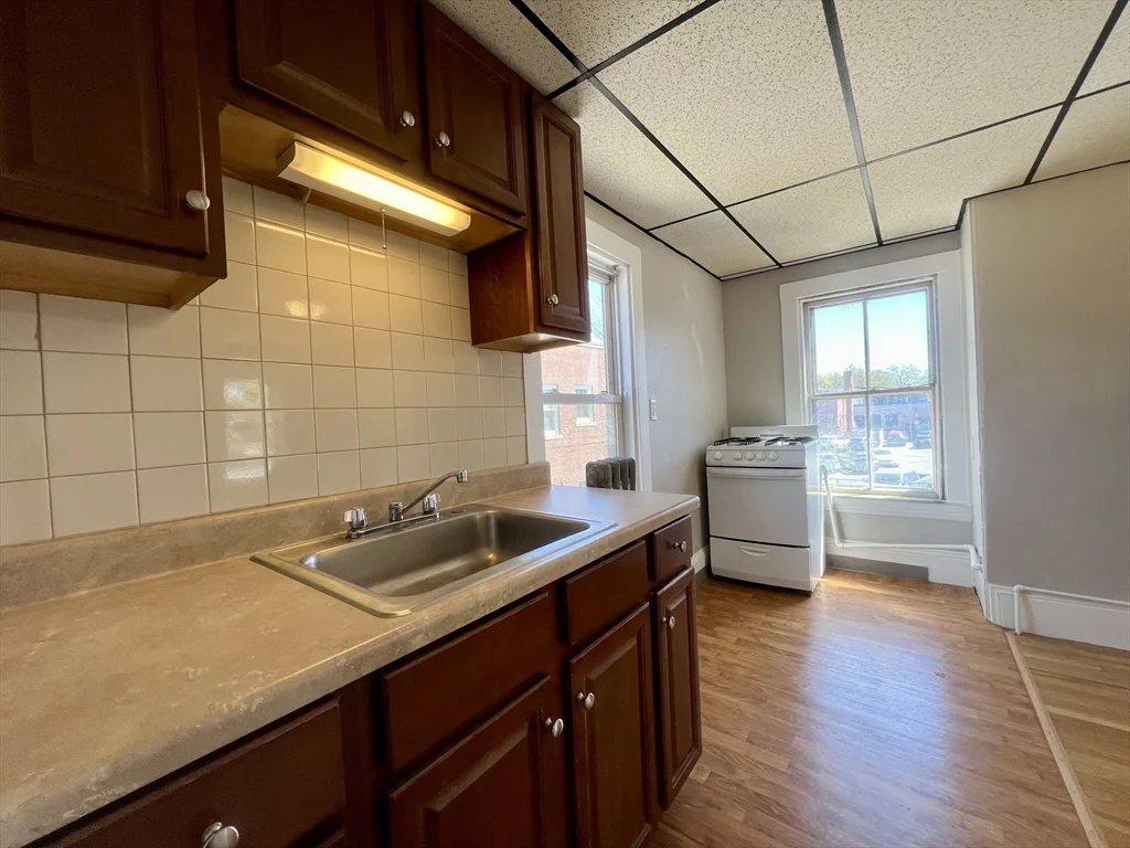 1 bed, 1 bath apartment for rent at 17 Sanborn Unit D, Reading — photo 2 of 11