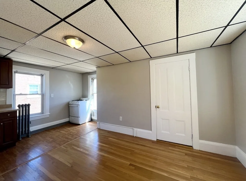 1 bed, 1 bath apartment for rent at 17 Sanborn Unit D, Reading — photo 4 of 11