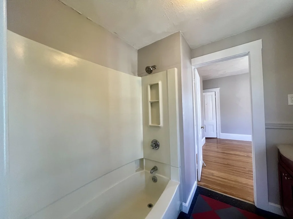 1 bed, 1 bath apartment for rent at 17 Sanborn Unit D, Reading — photo 8 of 11