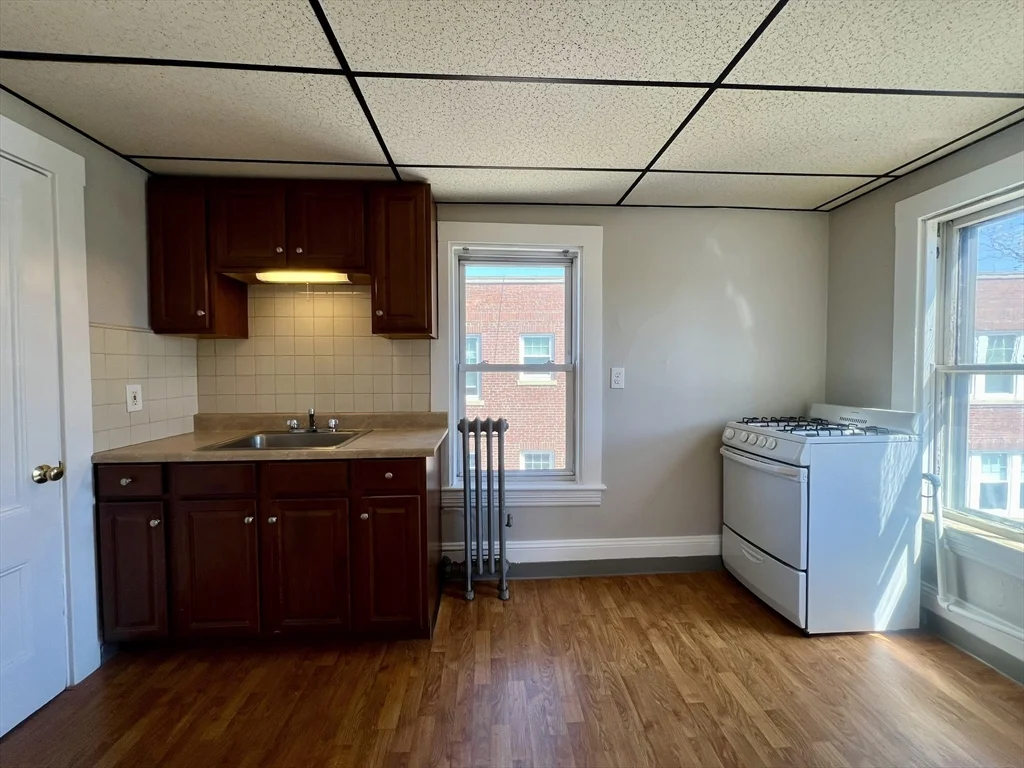 1 bed, 1 bath apartment for rent at 17 Sanborn Unit D, Reading — photo 3 of 11