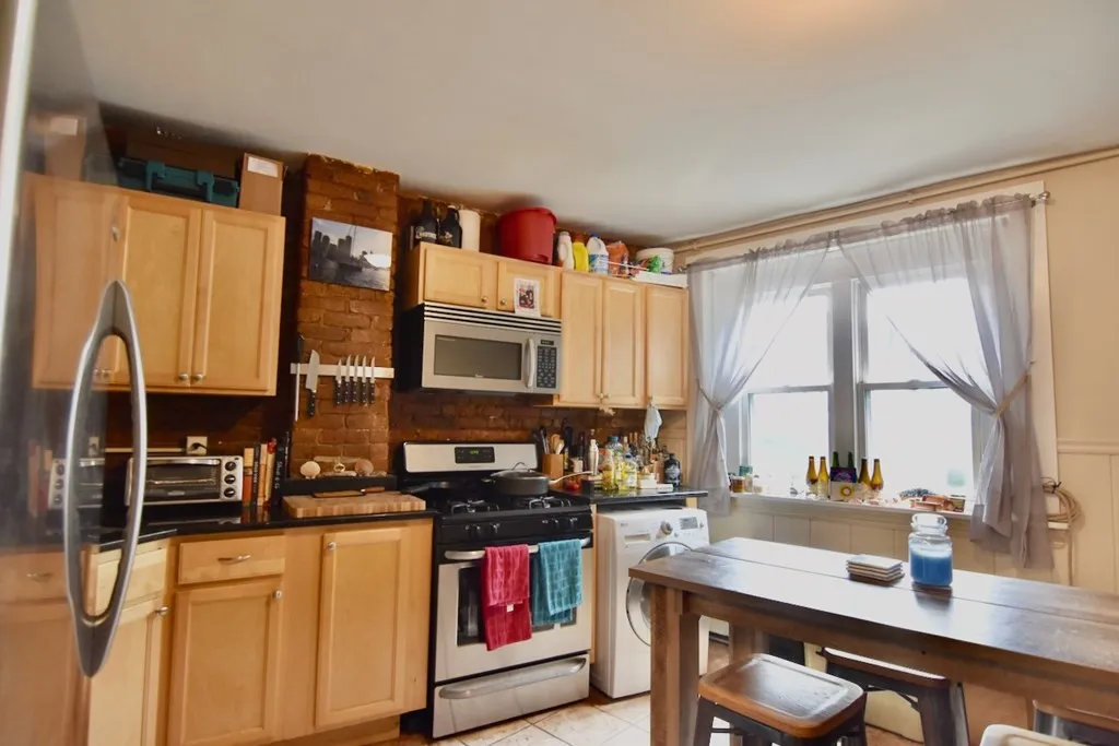 1 bed, 1 bath apartment for rent at 17 Savin Hill Ave Unit 1, Dorchester — photo 5 of 13