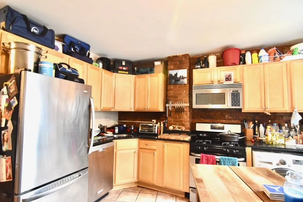 1 bed, 1 bath apartment for rent at 17 Savin Hill Ave Unit 1, Dorchester — photo 6 of 13