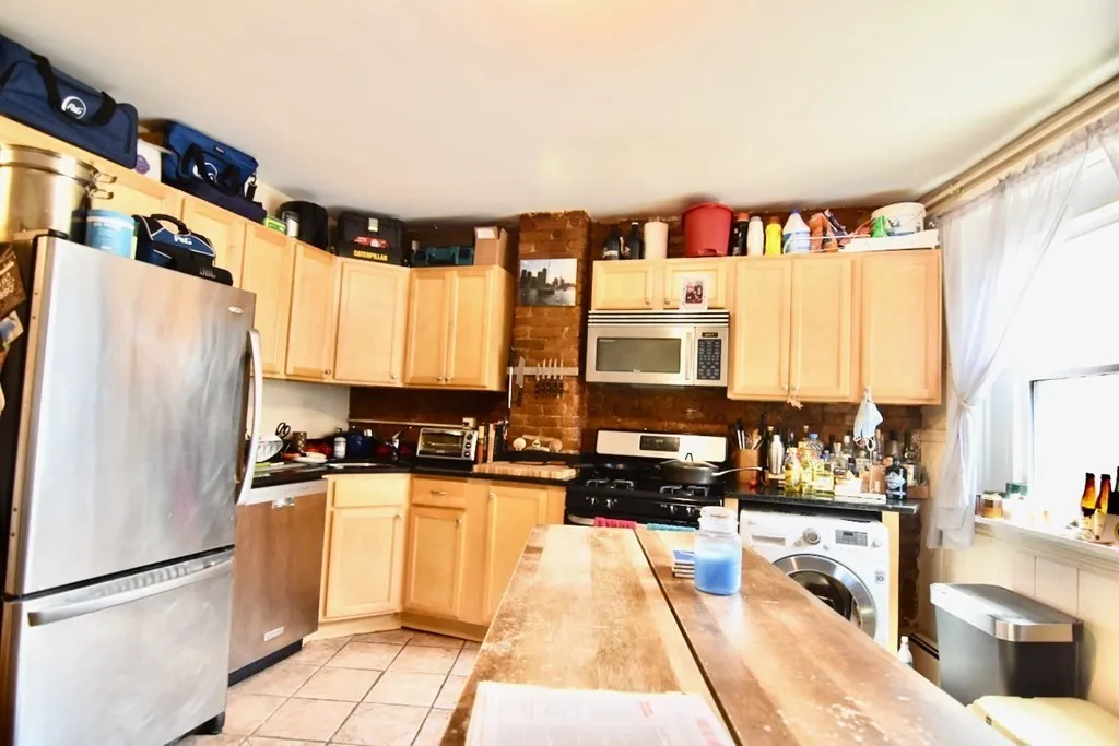 1 bed, 1 bath apartment for rent at 17 Savin Hill Ave Unit 1, Dorchester — photo 3 of 13