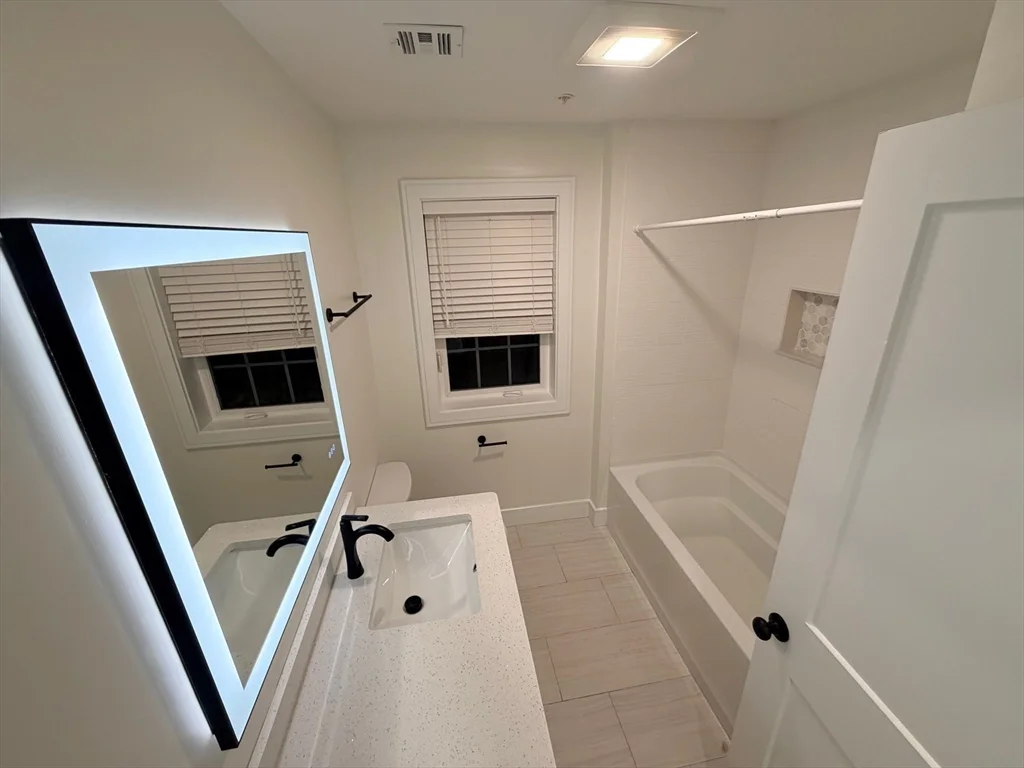 3 bed, 2 bath apartment for rent at 17 School Unit B, Hudson — photo 17 of 17