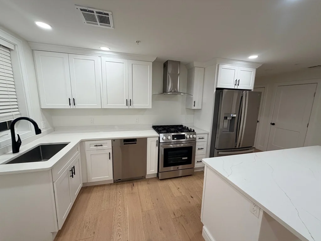 3 bed, 2 bath apartment for rent at 17 School Unit B, Hudson — photo 5 of 17