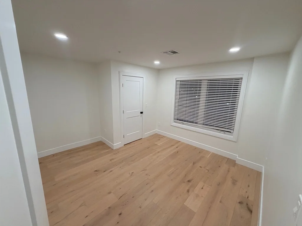 3 bed, 2 bath apartment for rent at 17 School Unit B, Hudson — photo 14 of 17