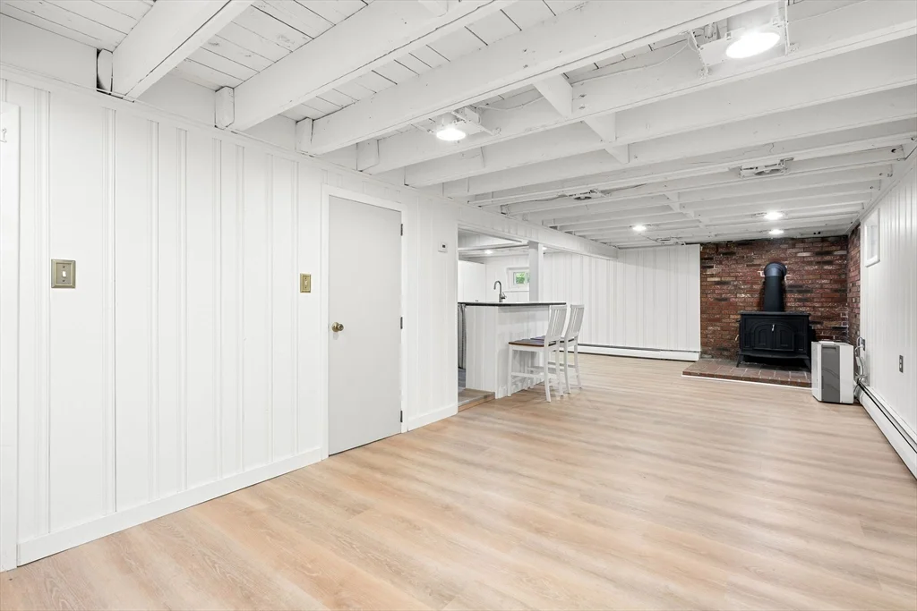 3 bed, 2 bath apartment for rent at 17 Scott Ave, Burlington — photo 23 of 38