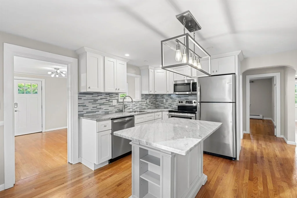 3 bed, 2 bath apartment for rent at 17 Scott Ave, Burlington — photo 9 of 38