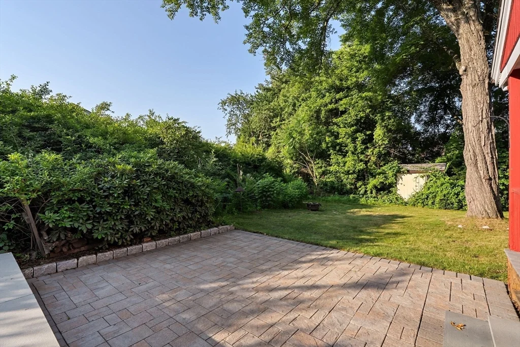 3 bed, 2 bath apartment for rent at 17 Scott Ave, Burlington — photo 33 of 38