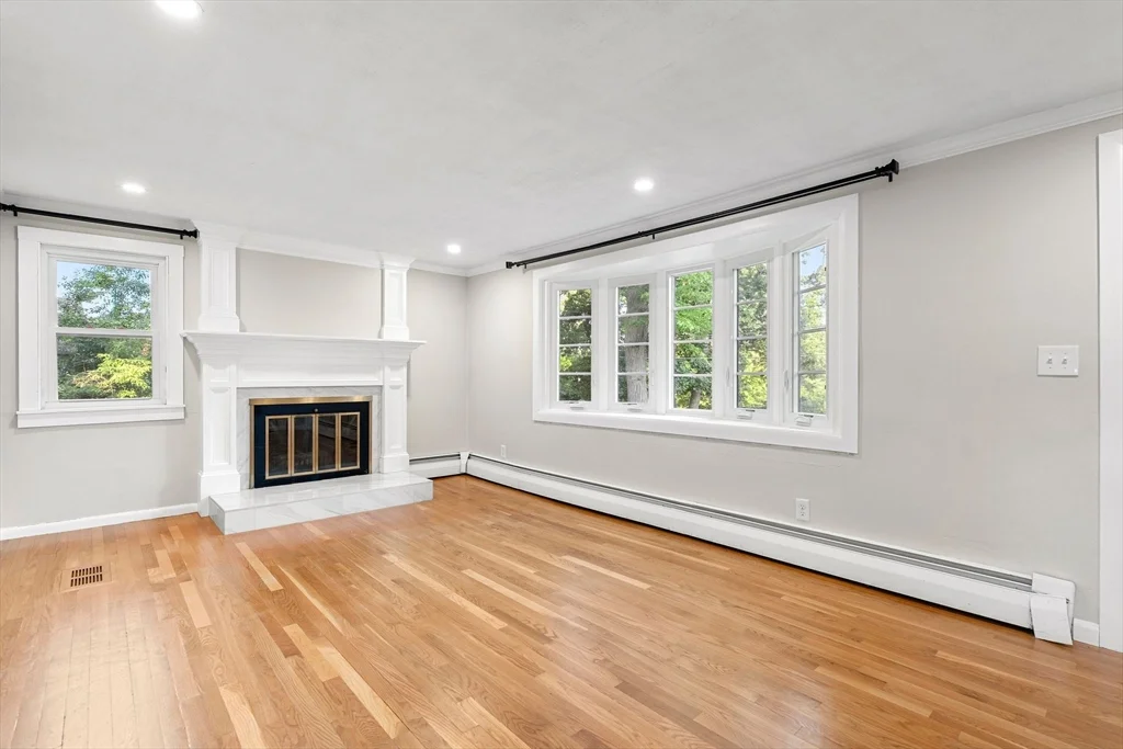 3 bed, 2 bath apartment for rent at 17 Scott Ave, Burlington — photo 3 of 38