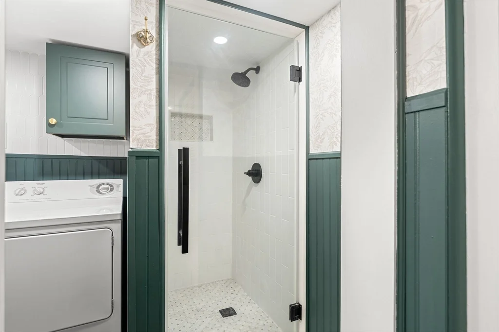 3 bed, 2 bath apartment for rent at 17 Scott Ave, Burlington — photo 30 of 38
