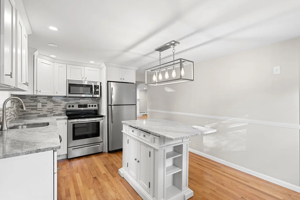 3 bed, 2 bath apartment for rent at 17 Scott Ave, Burlington — photo 8 of 38