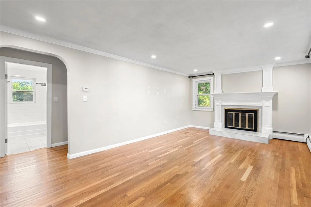 3 bed, 2 bath apartment for rent at 17 Scott Ave, Burlington — photo 4 of 38