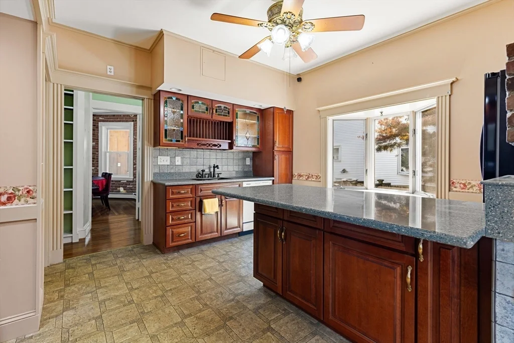 6 bed, 4+ bath apartment for rent at 17 Shirley St Unit 17, Quincy — photo 1 of 18