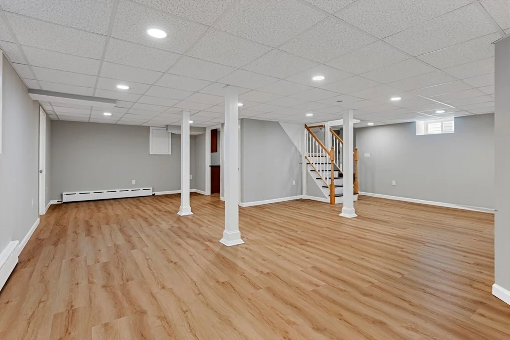 6 bed, 4+ bath apartment for rent at 17 Shirley St Unit 17, Quincy — photo 16 of 18