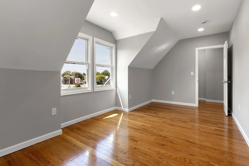 6 bed, 4+ bath apartment for rent at 17 Shirley St Unit 17, Quincy — photo 10 of 18