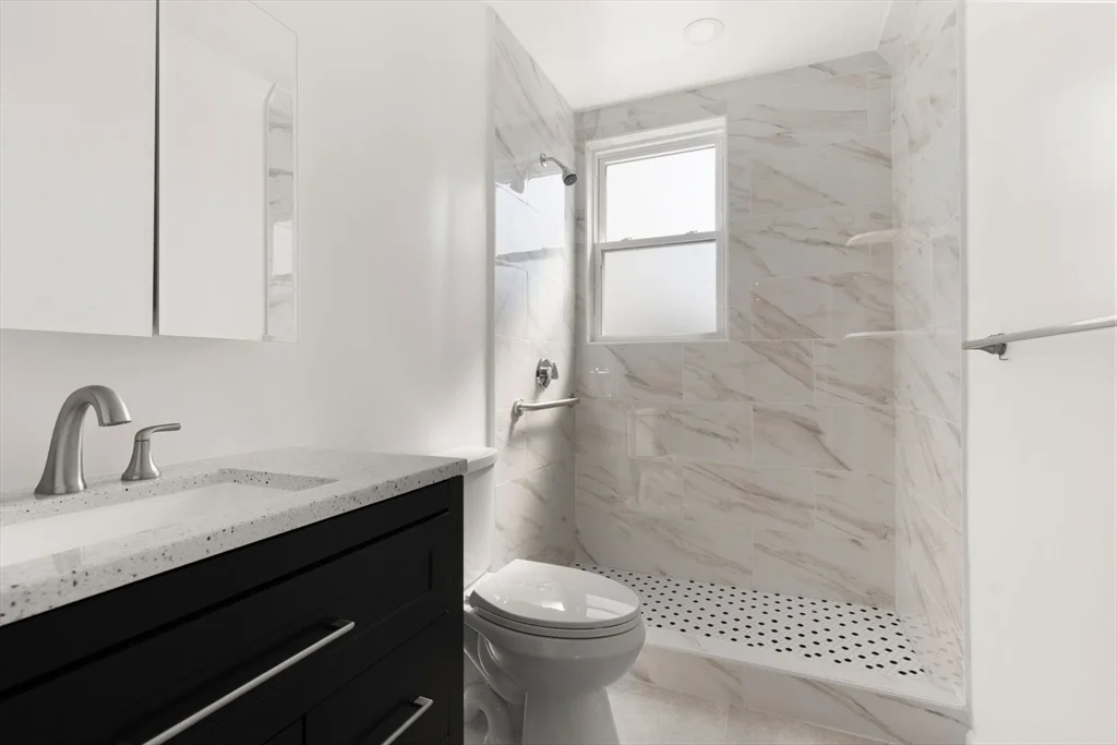 6 bed, 4+ bath apartment for rent at 17 Shirley St Unit 17, Quincy — photo 12 of 18