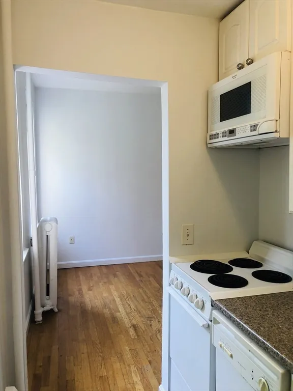 2 bed, 1 bath apartment for rent at 17 South Russell St Unit 6, Beacon Hill — photo 3 of 8
