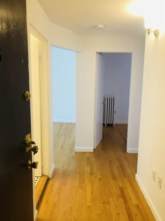2 bed, 1 bath apartment for rent at 17 South Russell St Unit 6, Beacon Hill