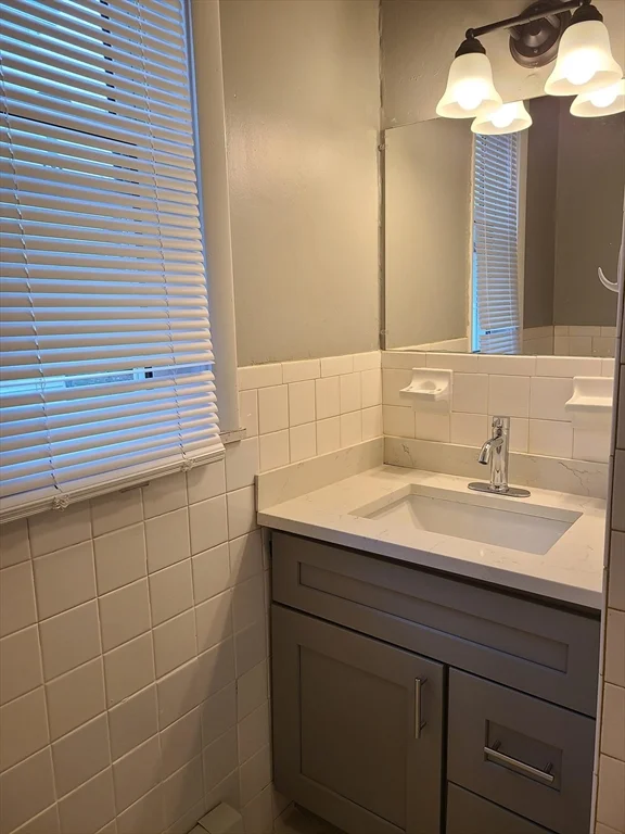 2 bed, 1 bath apartment for rent at 17 Stearns St Unit 1, Malden — photo 2 of 11