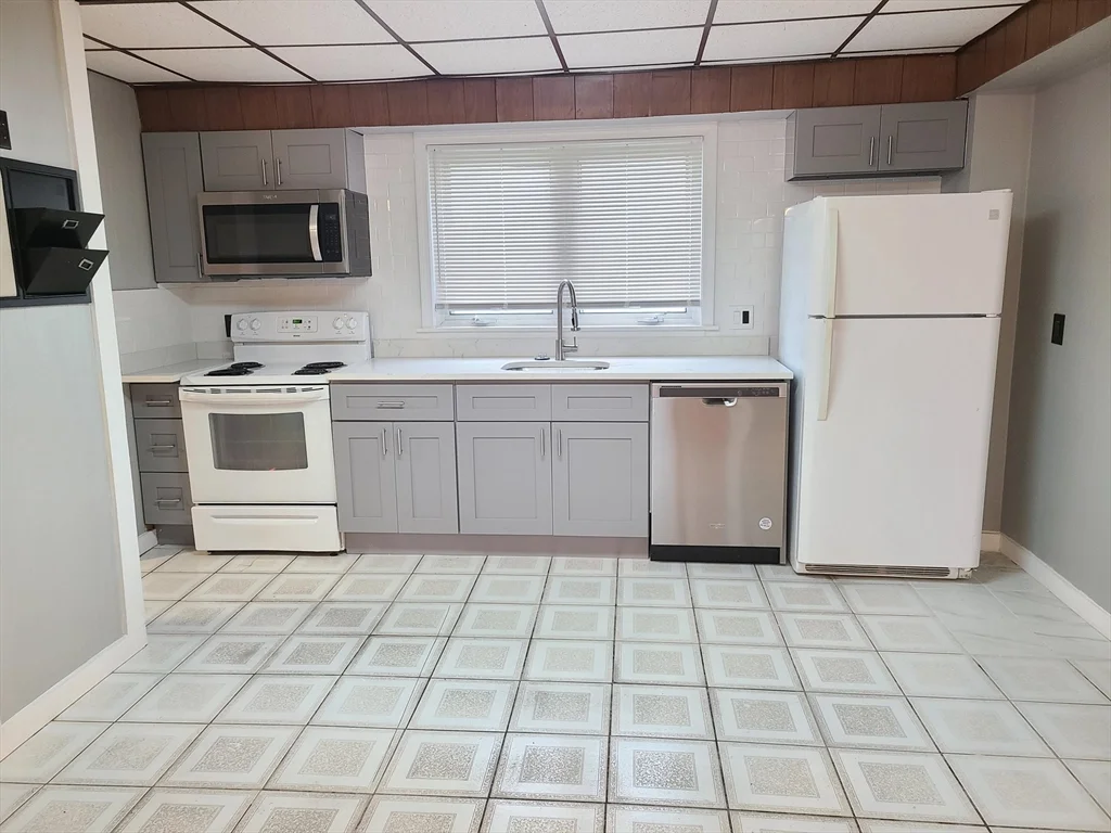 2 bed, 1 bath apartment for rent at 17 Stearns St Unit 1, Malden — photo 11 of 11