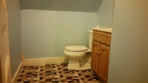 2 bed, 1 bath apartment for rent at 17 Stratton Ter Unit 1, Banks Square — photo 9 of 10