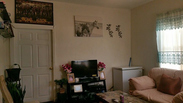 2 bed, 1 bath apartment for rent at 17 Stratton Ter Unit 1, Banks Square — photo 5 of 10