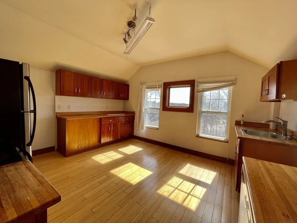 3 bed, 1 bath apartment for rent at 17 Suffolk St Unit 3, Chelsea