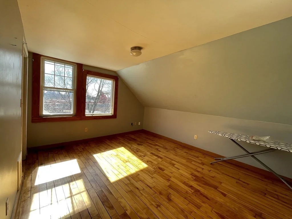 3 bed, 1 bath apartment for rent at 17 Suffolk St Unit 3, Chelsea — photo 3 of 10