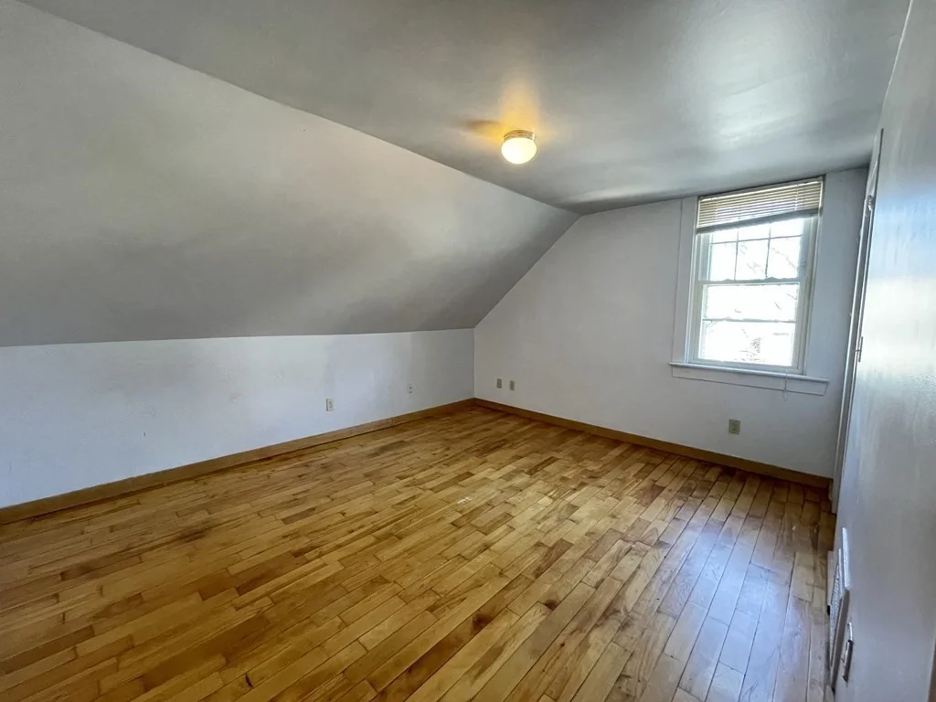 3 bed, 1 bath apartment for rent at 17 Suffolk St Unit 3, Chelsea — photo 2 of 10