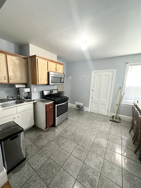 1 bed, 1 bath apartment for rent at 17 Suffolk Unit 2, Chelsea — photo 3 of 6