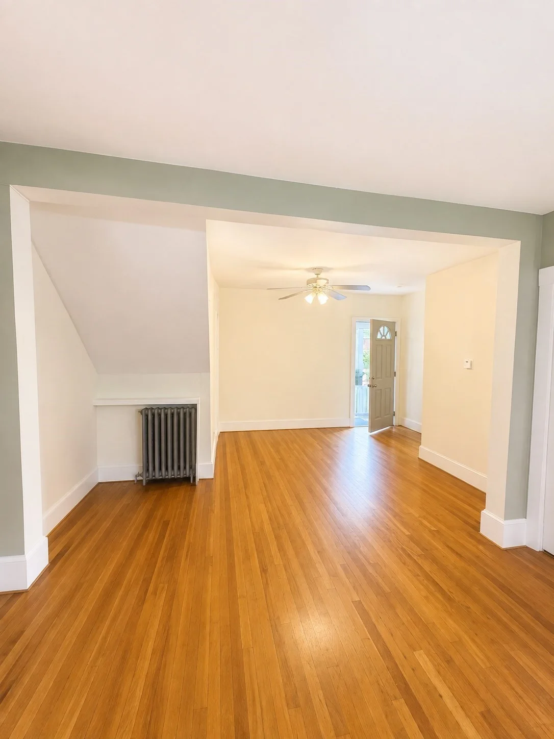 2 bed, 1 bath apartment for rent at 17 Sumner Ave Unit 1, Wakefield — photo 2 of 9