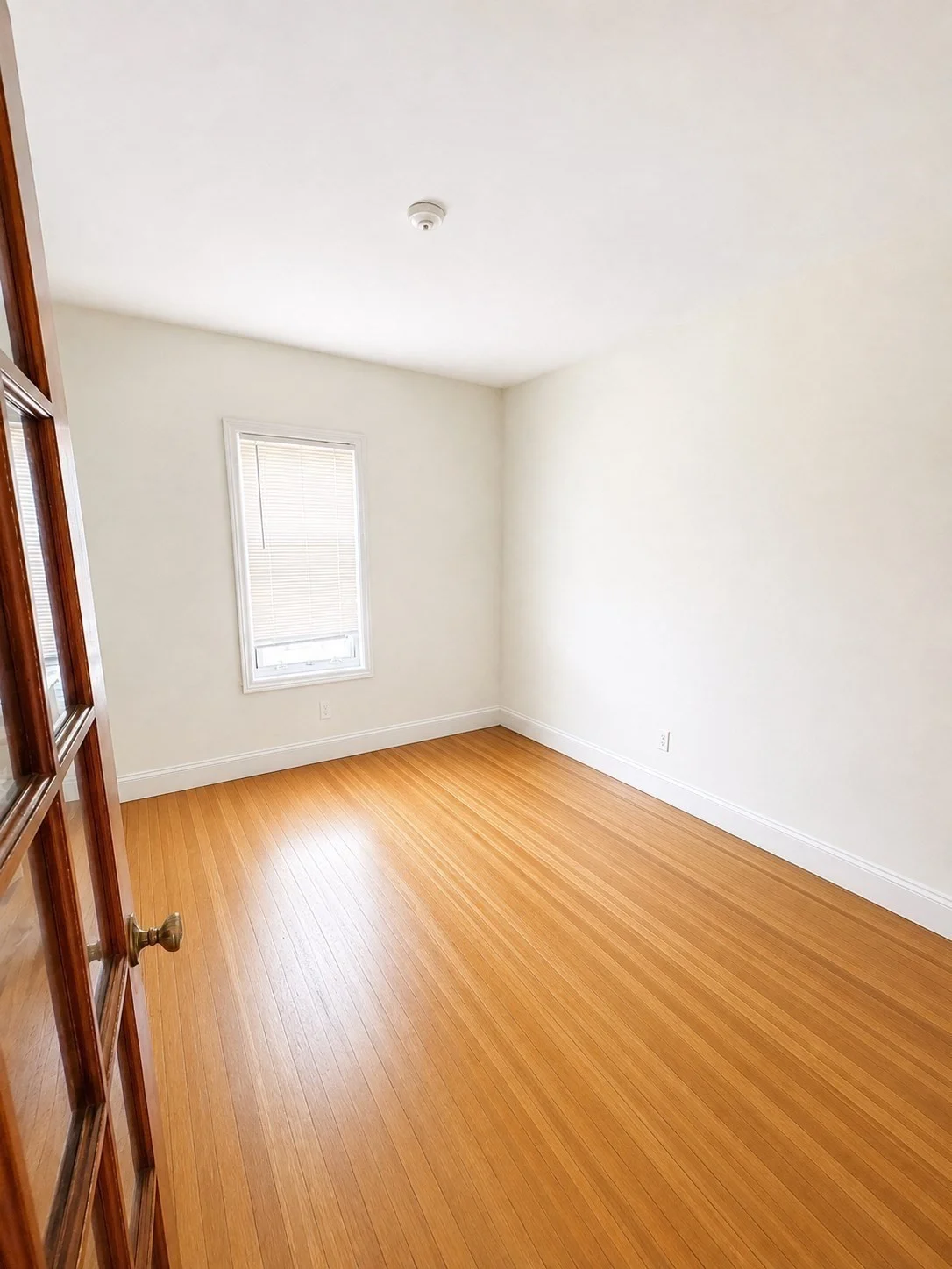 2 bed, 1 bath apartment for rent at 17 Sumner Ave Unit 1, Wakefield — photo 3 of 9