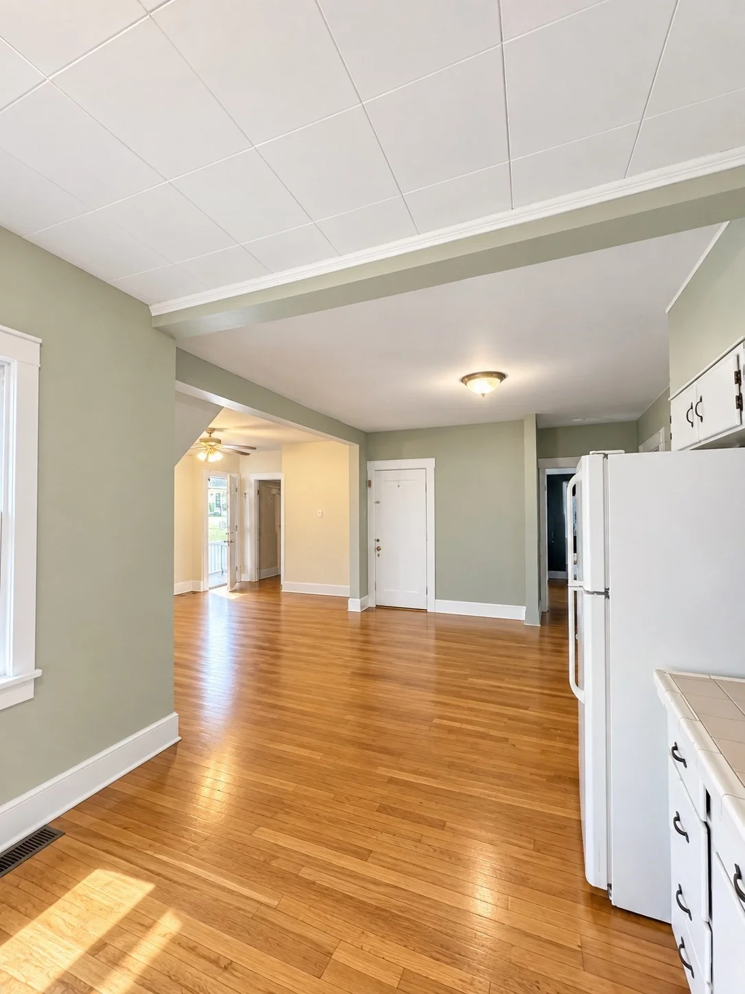2 bed, 1 bath apartment for rent at 17 Sumner Ave Unit 1, Wakefield — photo 1 of 9