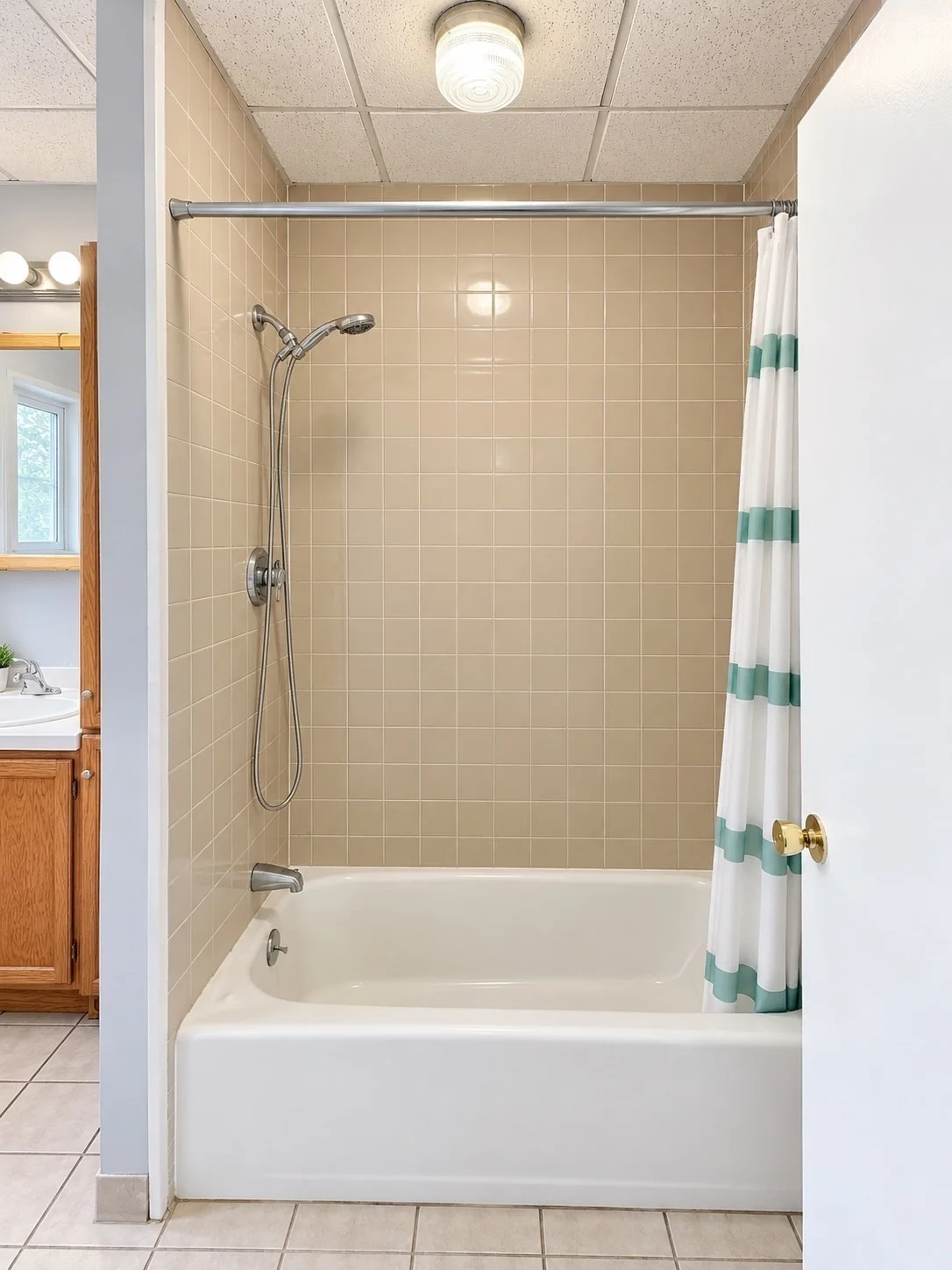 2 bed, 1 bath apartment for rent at 17 Sumner Ave Unit 1, Wakefield — photo 8 of 9