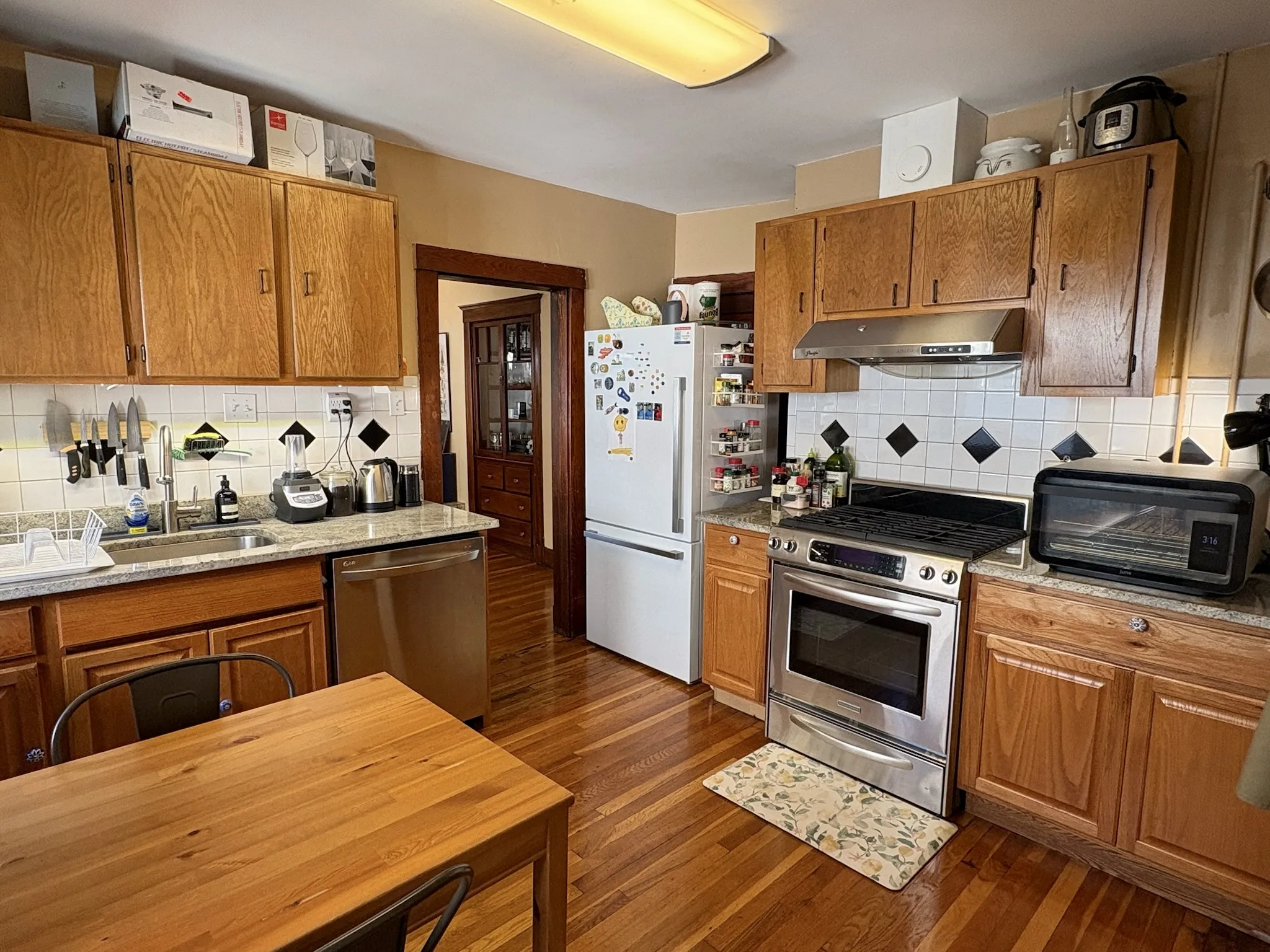 4 bed, 2.5 bath apartment for rent at 17 Sunset St Unit 1, Mission Hill — photo 3 of 28