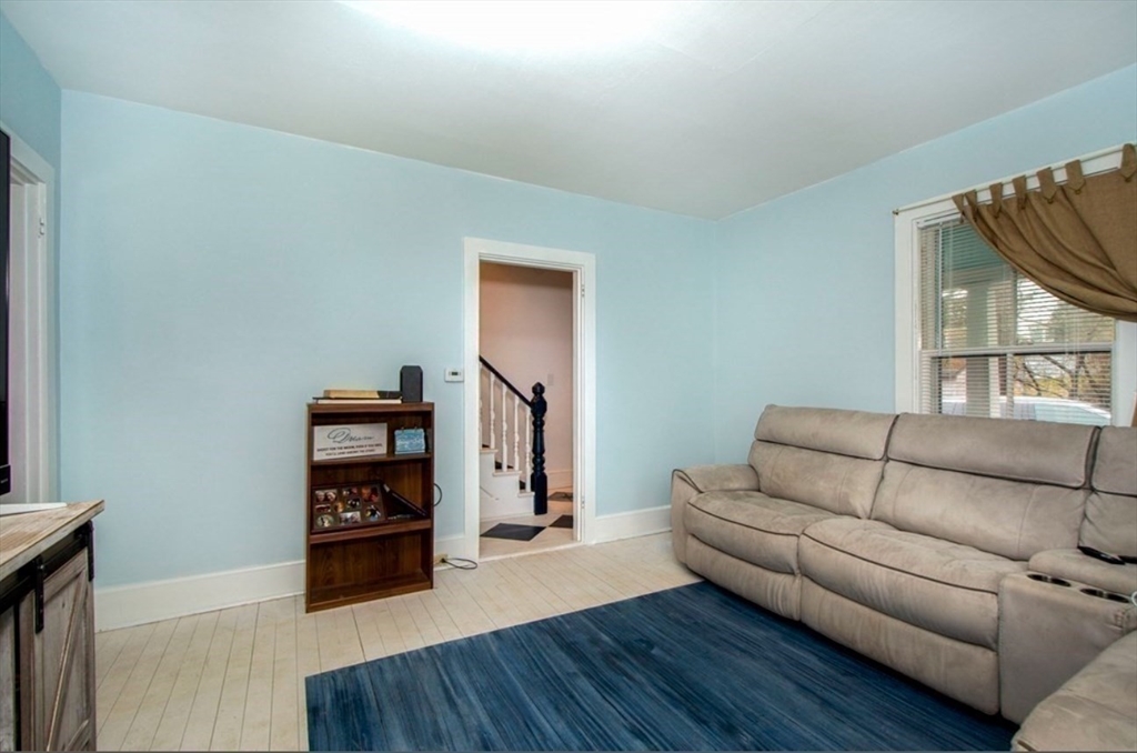 3 bed, 1 bath apartment for rent at 17 Suosso Ln Unit 17, Plymouth — photo 4 of 12