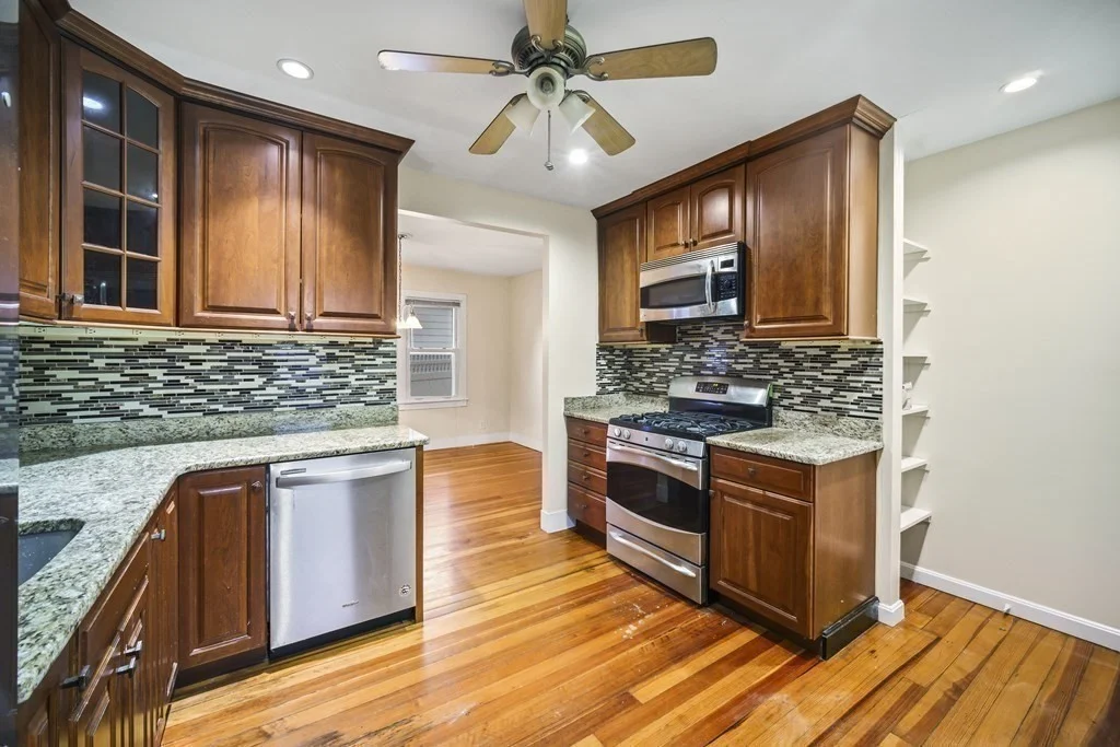 3 bed, 1 bath apartment for rent at 17 Sycamore Rd, Quincy — photo 3 of 26