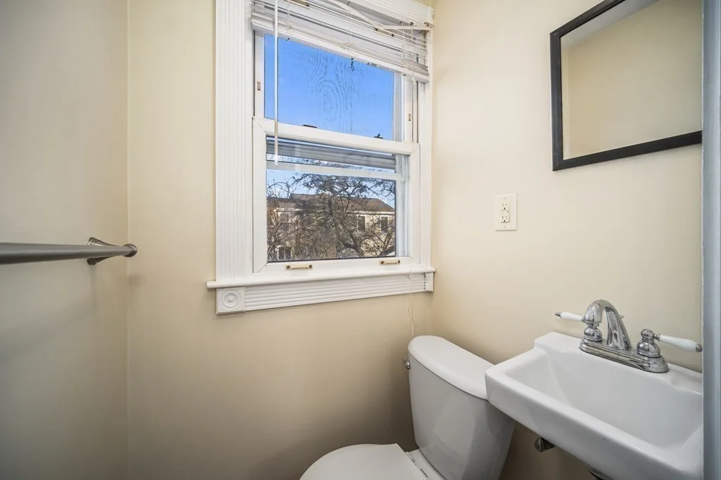 3 bed, 1 bath apartment for rent at 17 Sycamore Rd, Quincy — photo 12 of 26