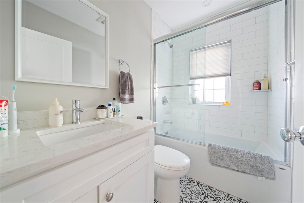 3 bed, 2 bath apartment for rent at 17 Taft St Unit 17, Quincy — photo 9 of 9